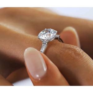 Anillo de Diamantes de Oro Sólido de 10k con Corte Redondo y Baguette, Anillo de Boda con Diamante Cultivado en Laboratorio, Anillo de Compromiso con Diamante de Corte Redondo para el Amor - Product Image 3