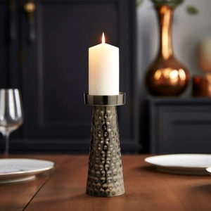 Candelabro martillado alto y delgado decorativo de acento doméstico de latón pulido contemporáneo - Product Image 4