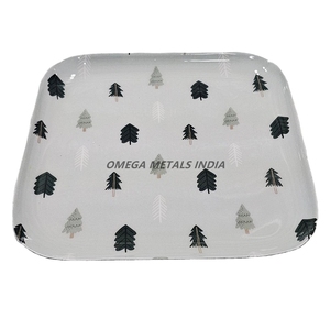 Plateau de service rond beige clair élégant avec motifs ludiques de pain d'épice et de canne à sucre pour les rassemblements de vacances - Product Image 4