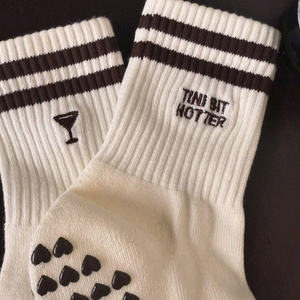 Chaussettes de sport antidérapantes en coton extensible respirant confortables pour le yoga, le pilates, la remise en forme, tendance, pour l'entraînement en salle - Product Image 4