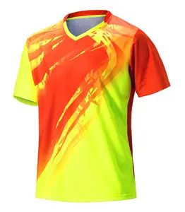 プレーヤーの名前と番号が印刷されたデジタルプリントの高品質のサッカートレーニングシャツで、独自のサッカーサッカージャージをデザインします