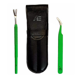 Kit Premium para Eliminar Garrapatas 2026 - Juego de Dos Extractores de Garrapatas de Acero para Gatos y Perros, Kit de Primeros Auxilios con Estuche de Cuero, ODM OEM - Product Image 1