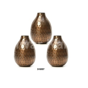 Lot de 3 vases à bourgeons en métal, pièce d'appoint idéale de 4.5 pouces de haut pour le café et les tables d'appoint ainsi que pour les arrangements floraux séchés - Product Image 1