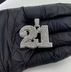 Colgante de moissanita real de corte redondo de 3,10 quilates chapado en oro blanco de 14 quilates con colgante o amuleto de diamantes con número personalizable para fiestas - Product Image 2