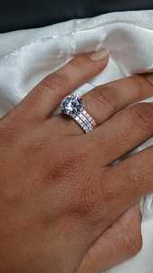 Anillo de lujo de oro amarillo de 14K para mujer, Diamante de corte cultivado en laboratorio de 5,28 quilates, joyería fina de 3 bandas, Diamante Mantra certificado IGI - Product Image 5