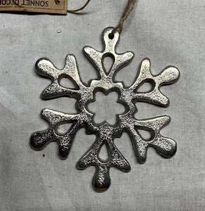 Noël métal flocon de neige suspendus ornements flocons de neige ornements de noël pour la décoration argent flocon de neige pour la décoration - Product Image 2