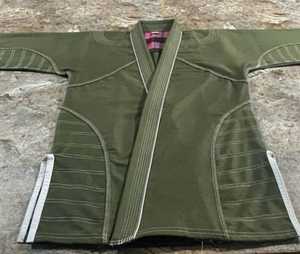 Conjuntos de Karate Personalizables con Logotipo, Tela Elástica Ligera, Técnica de Pedrería - Product Image 6