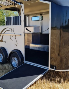 Remolque para caballos Cheval Liberte Maxi 3, 3500 kg de peso total, 30 pies, 3 niveles, remolque para transporte de ganado estándar, en venta. - Product Image 4