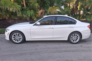 Asequible para Conducir |   CONDUCCIÓN IZQUIERDA |   Volante a la derecha |   BMW 320I XDRIVEESS SEDAN 2016 - Product Image 2