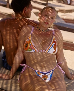 Conjunto de ropa de playa de 3 piezas Reversible con estampado Floral, Bikini acolchado, parte inferior, característica de separación $15,00 - Product Image 1