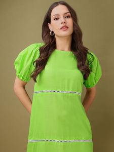 Vestido de cuello redondo de manga corta por encima de la rodilla ajustado y acampanado para mujer - Product Image 6