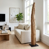 Sculpture sur pied en bois sculpté à la main, style rustique, en teck, grande statue totem en colonne, avec base en métal, pièce décorative d'appoint pour présentation
