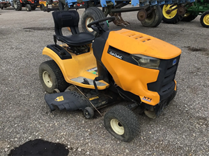 Tractor Cortacésped Industrial Cub Cadet XT1 LT46 Serie Enduro de 24HP y 4 Tiempos, Ideal para Jardines Grandes, Superventas - Product Image 3