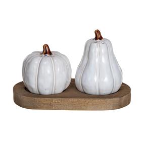 Salière et poivrière sur un plateau en bois en glaçure réactive Plateau blanc et naturel Vaisselle naturelle légère pour steak - Product Image 1