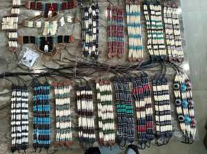 Gargantillas y pulseras de cuentas de hueso hechas a mano, hechas a medida, ideales para su uso por diseñadores de joyería nativos y tiendas para reventa - Product Image 4