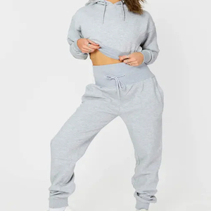 Vente en gros de sweats à capuche courts en molleton doux pour femmes, grande taille, à manches longues, avec logo personnalisé, respirants, avec cordon de serrage, pour l'hiver - Product Image 4
