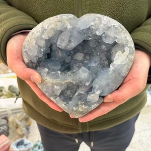 Géode de célestine bleue en forme de cœur, spécimen de pierres de guérison et de cristaux, amas en forme de cœur pour décoration de cadeau, méditation Reiki - Product Image 4