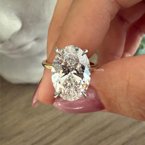 Bague élégante en or plaqué avec un halo caché en diamant de laboratoire de taille ovale, bijoux de luxe pour femmes, bague de fiançailles, bague de mariage, bijoux fins - Product Image 1