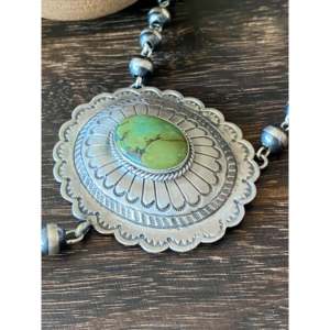 Collier à pendentif en forme de fleur en turquoise du Hubei et argent sterling Eleanor Richards - Product Image 5