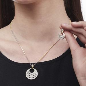 Collier pendentif rond prêt pour la fête - Product Image 5