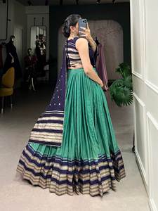 Hermoso estilo tradicional damas de honor de seda Lehenga Choli Zari tejido frontera trabajo elegante indio pakistaní boda desgaste - Product Image 2