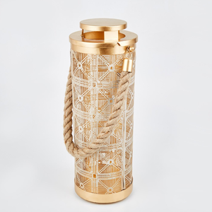 Soporte de linterna T-Light de metal elegante para decoración interior y exterior Soporte de linterna T-Light de tamaño personalizado a la venta - Product Image 2