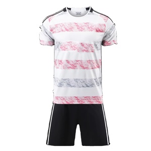 Fournisseur en gros pour les marchés mondiaux – Ensemble d'uniformes de football respirants personnalisés à transfert thermique, 100 % polyester, coutures de qualité supérieure - Product Image 1