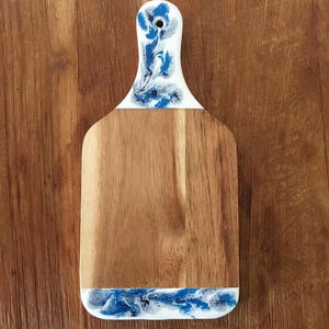 Planche à découper en résine époxy bois teck personnalisé fait à la main planche à découper en résine Ocean River pour servir les aliments - Product Image 1