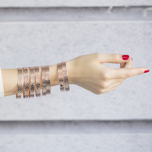 Bracelet de manchette martelé uni, Bracelet de manchette en argent Sterling turc fait à la main à la mode pour femme, vente en gros - Product Image 2