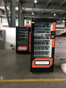 Máquina expendedora combinada de yogur con aperitivos y bebidas a precio de fábrica al por mayor económica refrigerada grande con 60 ranuras - Product Image 2