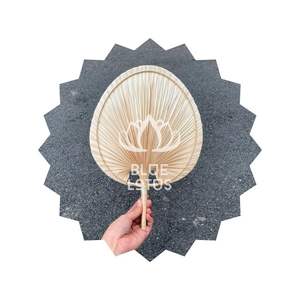 Éventail en feuille de palmier, éventail naturel d'été - Product Image 1