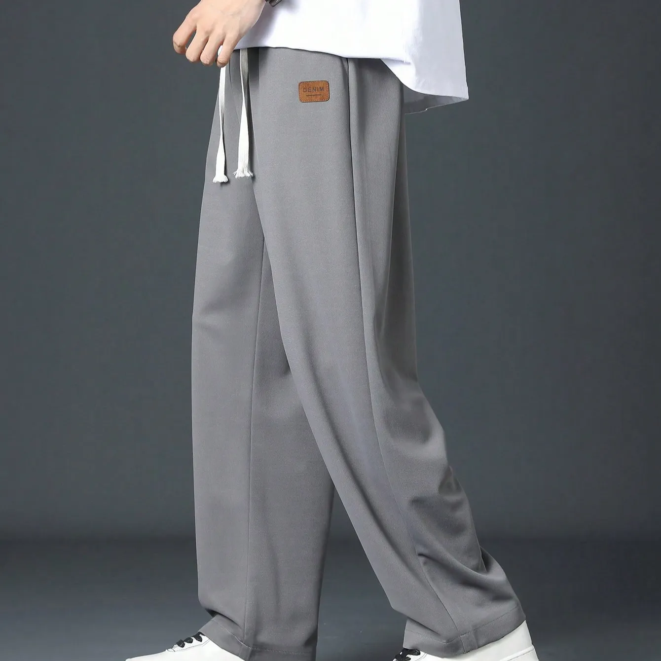 Pantaloni Joggar semplici In tessuto di Nylon da uomo pantaloni della tuta con coulisse In vita con dettaglio patchato con personalizzazione completa