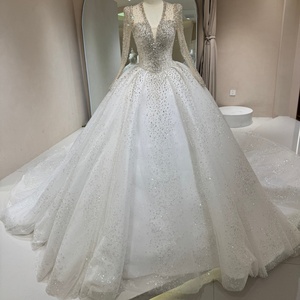 DW0198 Impresionante Vestido de Novia Moderno con Cuello en V, Manga Larga, Cola de Capilla, Encaje, Flores de Cristal, para Mujer - Product Image 1