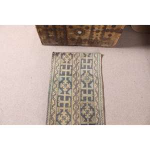 Alfombra Turca Vintage de 1.6x3.1 pies (49x93 cm), Alfombra Abstracta Azul y Amarilla - Product Image 5