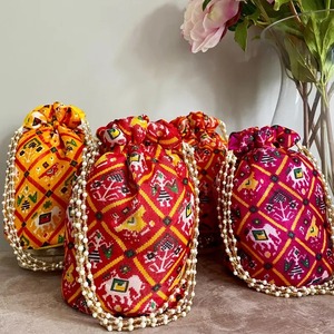 Patola Potli กระเป๋า Eid Ramadan ของขวัญเทศกาล haldi mehindi ของที่ระลึกงานแต่งงานกระเป๋า patola jaipuri กระเป๋าถือ Mithai คืน Pooja ของขวัญใหม่