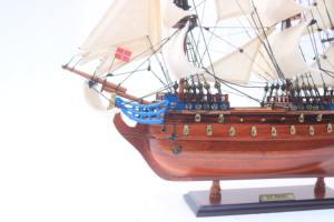 Artisanat vietnamien de qualité supérieure, modèle de bateau à voile sur pied en bois peint à la main, personnalisé, décoration d'intérieur de collection - Product Image 2