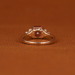 Anillo de compromiso lujoso clásico de diamante cultivado en laboratorio de corte radiante Rosa Chapado en plata de ley a la moda anillo de diseño personalizado - Product Image 5