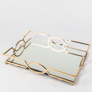 Plateau miroir décoratif en métal pour servir des cadeaux de parfum, des cupcakes et des tiges de décoration. - Product Image 5