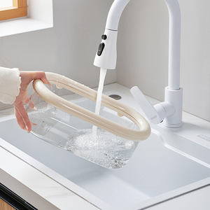 Panier de rangement magnétique latéral pour réfrigérateur, robuste et non-dommageable, en plastique, idéal pour les courses et la cuisine – Collection Voyage Moderne Maison Jardin - Product Image 1