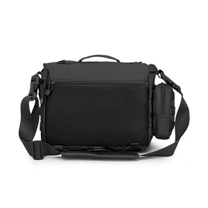Sac de transport pour opérateurs 25 litres - Noir, avec pochette utilitaire latérale MOLLE, pochette arrière zippée pour documents, camouflage personnalisé - Product Image 4