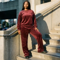 Conjunto de dos piezas de chándal con capucha de terciopelo y cortavientos liso, estilo urbano, ecológico, de talla grande para mujer, con estampado de pedrería, al por mayor