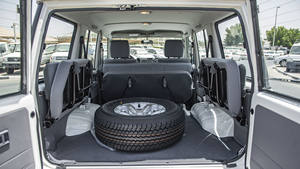 Limpieza de segunda mano TOYO_TA Land Cru_iser 76 D-Cab 2022 - Product Image 5