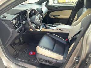 Lexus NX 250 FWD Plus 2024 d'occasion en excellent état, sans accident, conduite à gauche/droite - Product Image 3