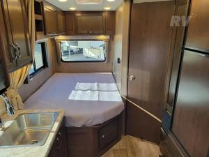 EN VENTA: Embarcación Usada T-H-O-R M-O-T-O-R FREEDOM E-L-I-T-E 23H de Alto Rendimiento, 36 pies de eslora, 2000 kg de Carga Útil, Color Oscuro - Product Image 2