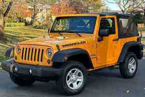 2024 Sport 4x4 Volante a la Izquierda Asientos de Cuero Sin Reserva 1 Propietario Transmisión Manual de 6 Velocidades Acabado Transparente Mayormente sin Modificaciones - Product Image 4