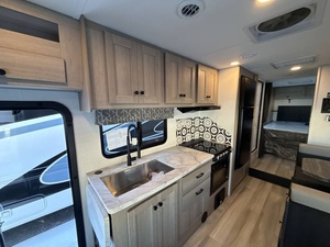Nouvelle caravane de camping RV Sun_seeker Le 2850SF Fo_forest Ri_ver 2026 - Product Image 2