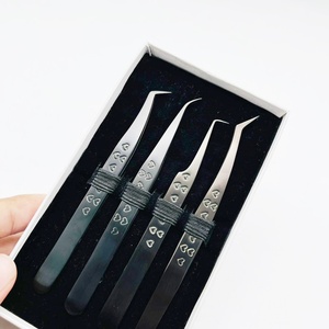 Pinzas negras mate para pestañas Juego de pinzas para pestañas sostenibles de grado quirúrgico grabado en corazón a precios asequibles - Product Image 6