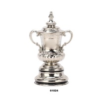 Coupe de football en métal argenté à succès, coupe de récompense brillante avec couvercle, coupe de champion pour les compétitions de football, prix pour le gagnant