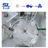Machine automatique d'insertion de bouchons en plastique, de doublures en mousse PE et de garnitures pour bouchons de bouteilles