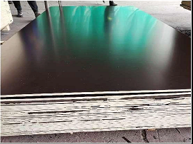 Entrega rápida antideslizante 12-21mm de espesor E1 formaldehído núcleo de pino contrachapado película enfrentada reutilizable más de 10 veces para la construcción - Product Image 2